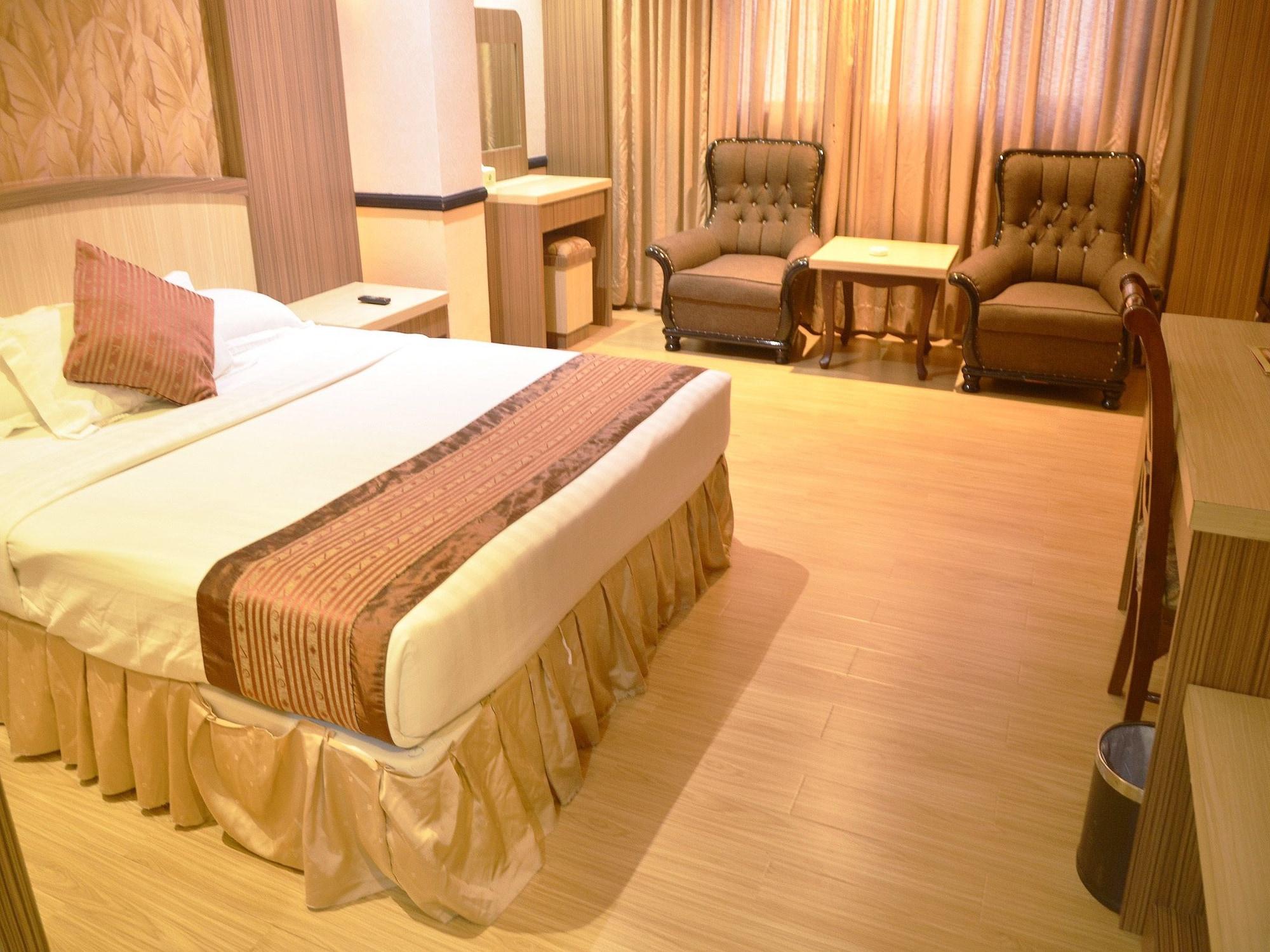 Formosa Hotel Batam Экстерьер фото