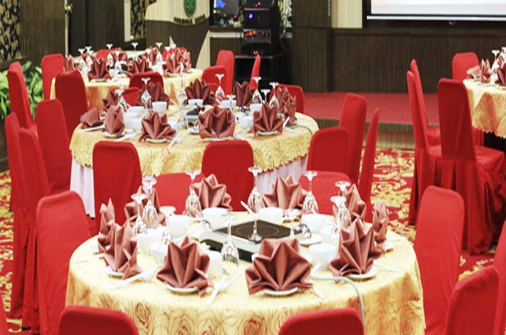 Formosa Hotel Batam Экстерьер фото