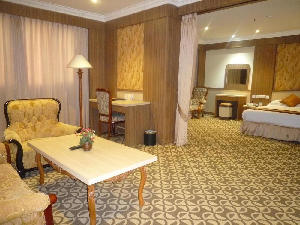 Formosa Hotel Batam Экстерьер фото