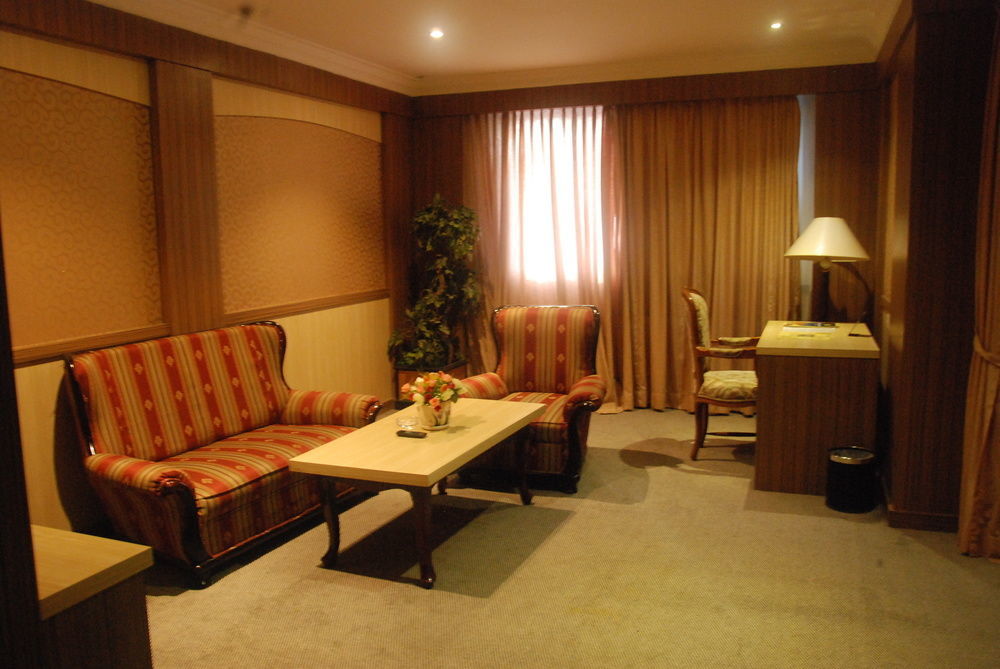 Formosa Hotel Batam Экстерьер фото