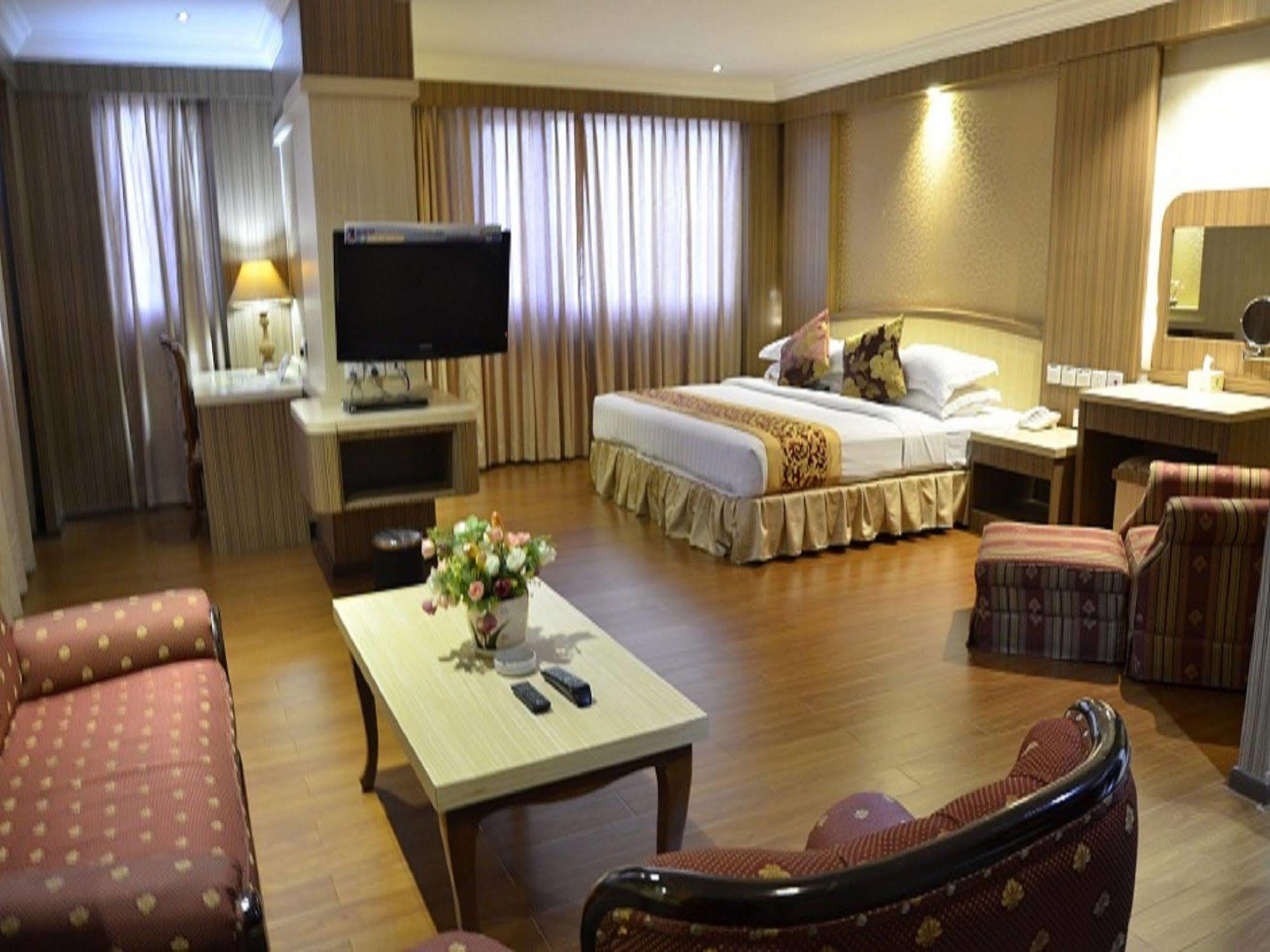 Formosa Hotel Batam Экстерьер фото